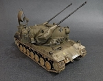 35099   Т.  Немецкая САУ "Гепард" 1960г. Со сдвоенной зенитной 35мм пушкой. В комплекте одна фигура танкиста.