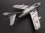 7317     З.    Советский истребитель "МиГ-15"