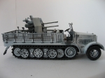 6525      Д.     Немецкий тягач SD.KFZ. 7/1 с зенитной установкой 20 мм FLAKVIERLING 38.