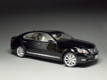 03753    Fu.    Японский полноразмерный седан представительского класса Lexus LS600hL.