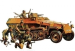 35020   Т.  Немецкий полугусеничный БТР Hanomag Sd.kfz251/1 c 5 фигурами в атаке