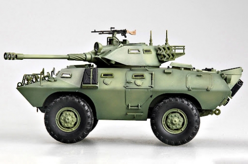 82422     HB.    Американская боевая бронированная машина LAV-150 Commando с 90-мм пушкой Cockerill