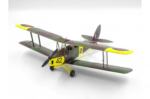 0811    S.    Британский самолёт  D.H.82 " Tiger Moth" и 2 пилота