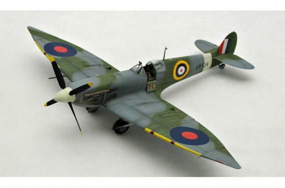 02413  Тр.  Британский истребитель  Spitfire Mk.VI
