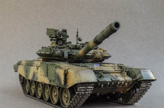 35A050      AH.     Российский основной боевой танк  Т-90 А с полным интерьером.