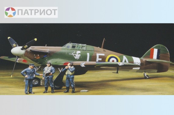 37011  Т.  Британский истребитель  HAWKER HURRICANE Mk.I w/3 FIGURES