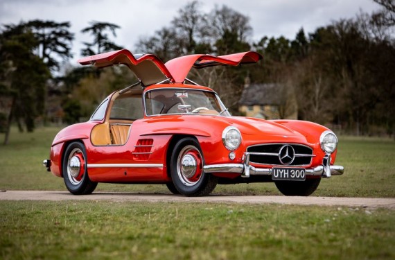 3612     I.    Немецкий спортивный автомобиль Mersedes-Benz 300 SL Gullwing.